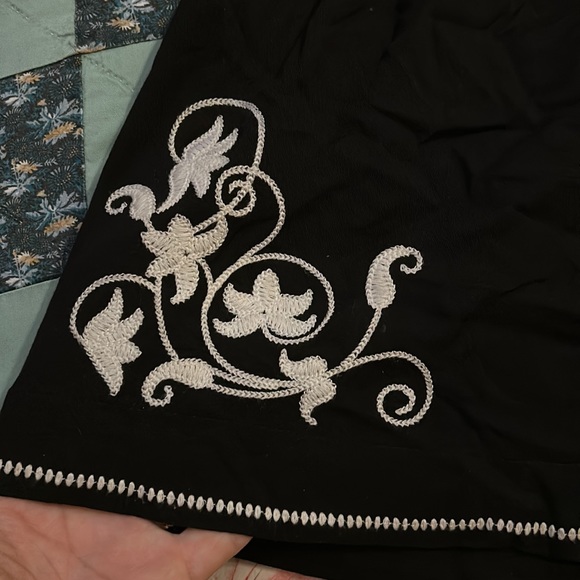 Stetson Embroidered Black Dress Shorts Sz 10 - Picture 3 of 4